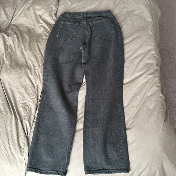 Abrecrombie & Fitch - Picture 3 of 3